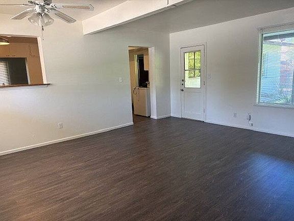 3rd image of 922 E Orange Dr