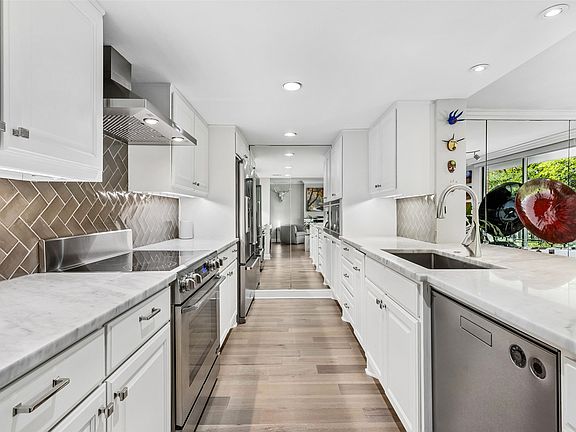 4th image of 3621 Turtle Creek Blvd APT 2D