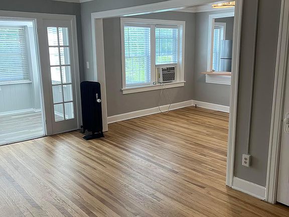 5th image of 127 E 46th St APT 8