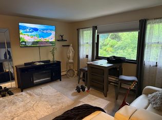 225 Country Club Dr APT 3D, Lake Geneva, WI 53147