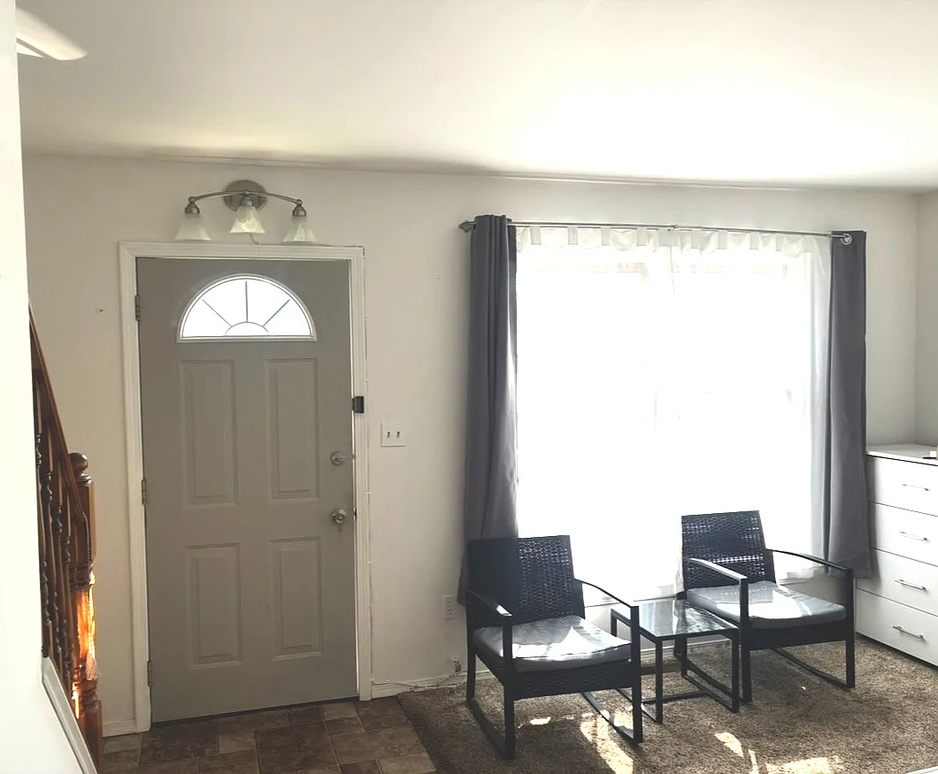2 bed, 1008 sqft, $1,550 — Photo 2