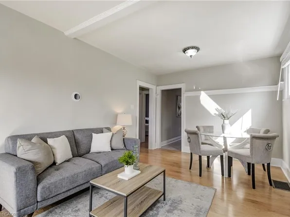 53 E 19th St, Hamilton, ON L9A 4R9