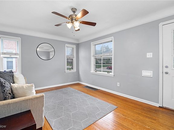 4th image of 20574 Belvidere Ave
