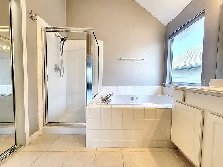 1617 Sunterro — Photo 34