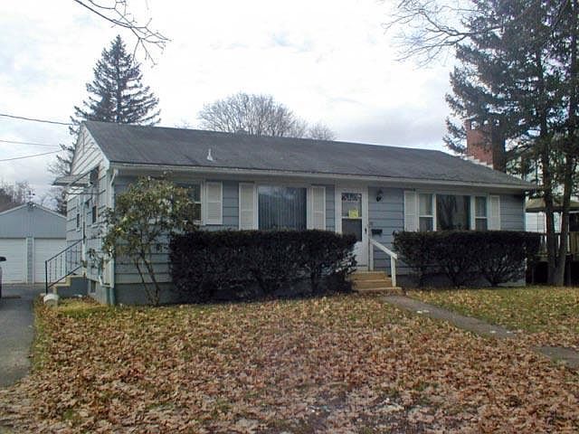 1st image of 20 Oak Ave