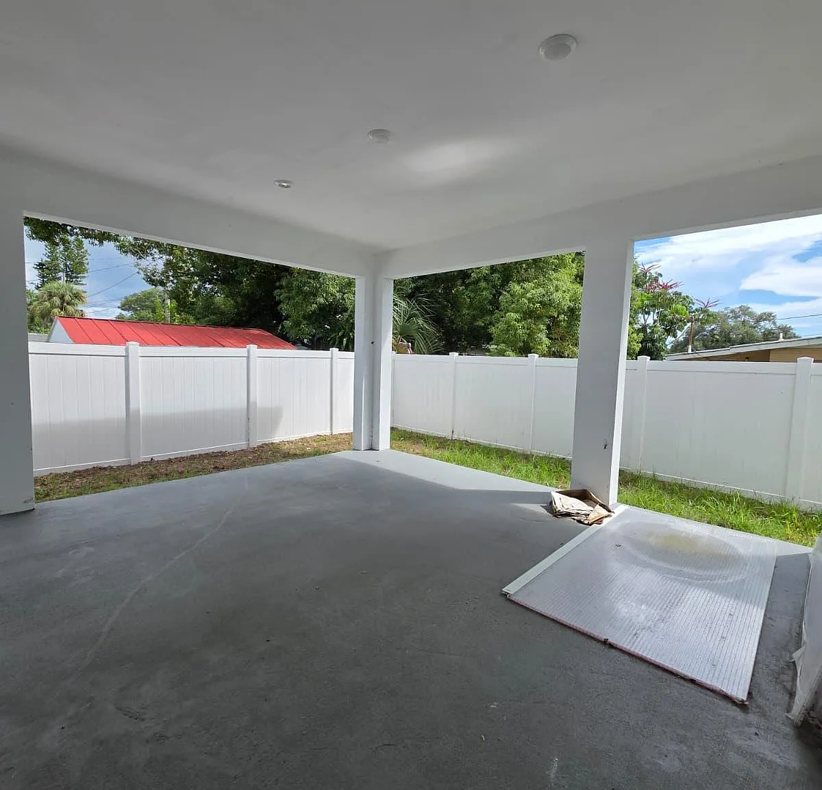 4 bed, 2.0 bath, 2500 sqft, $1,027 — Photo 3