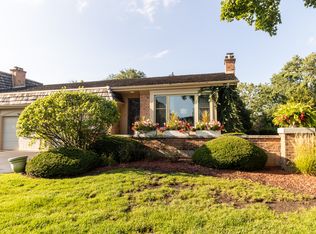 19W078 Avenue Normandy N, Oak Brook, IL 60523