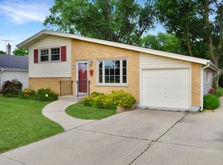619 N Forest Ave, Mount Prospect, IL 60056