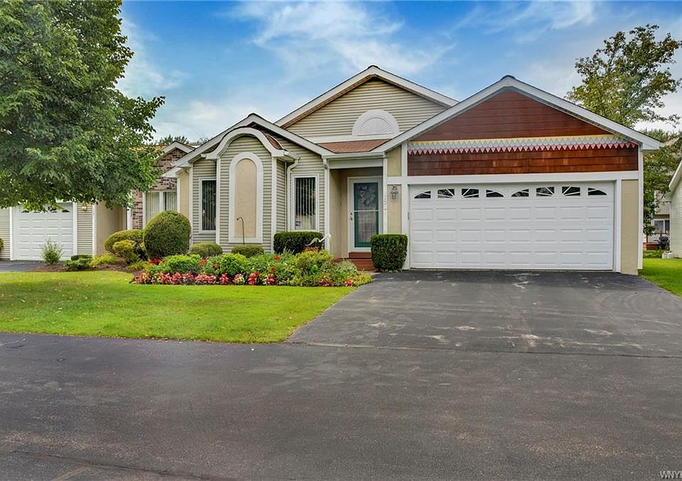 1st image of 15 Sweet Bay Ln