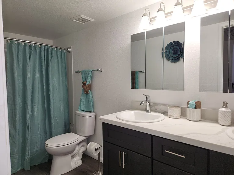 Desert Lakes Apartments — Photo 24