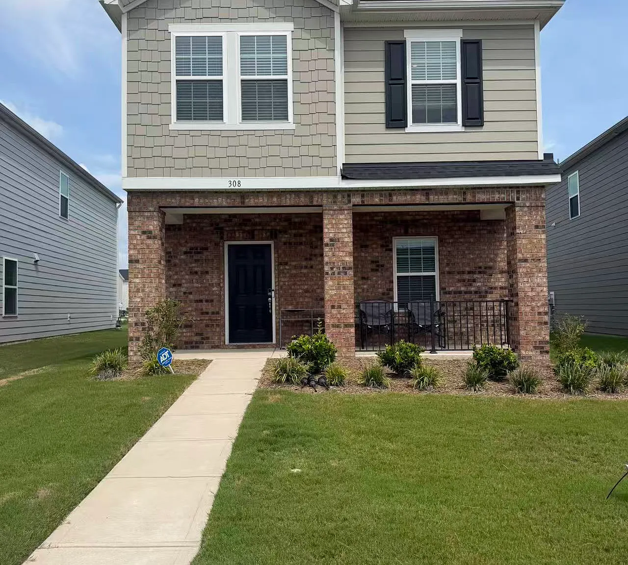 3 bed, 2.5 bath, 1920 sqft, $2,500 — Photo 1