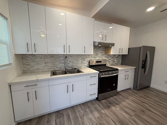 2nd image of 13950 Hesperia Rd #3B