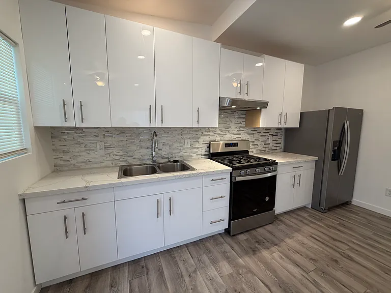 13950 Hesperia Rd #3B — Photo 2