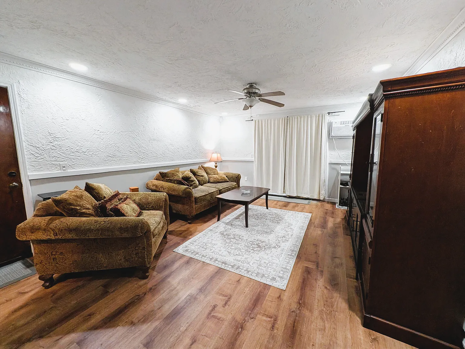 2 bed, 1.5 bath, 980 sqft, $2,500 — Photo 3