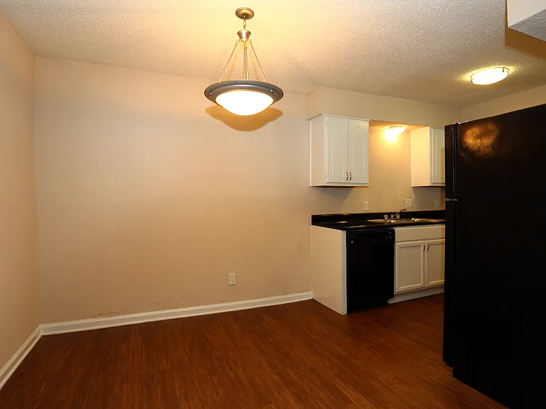 Wilshire Lofts and Townhomes — Photo 43