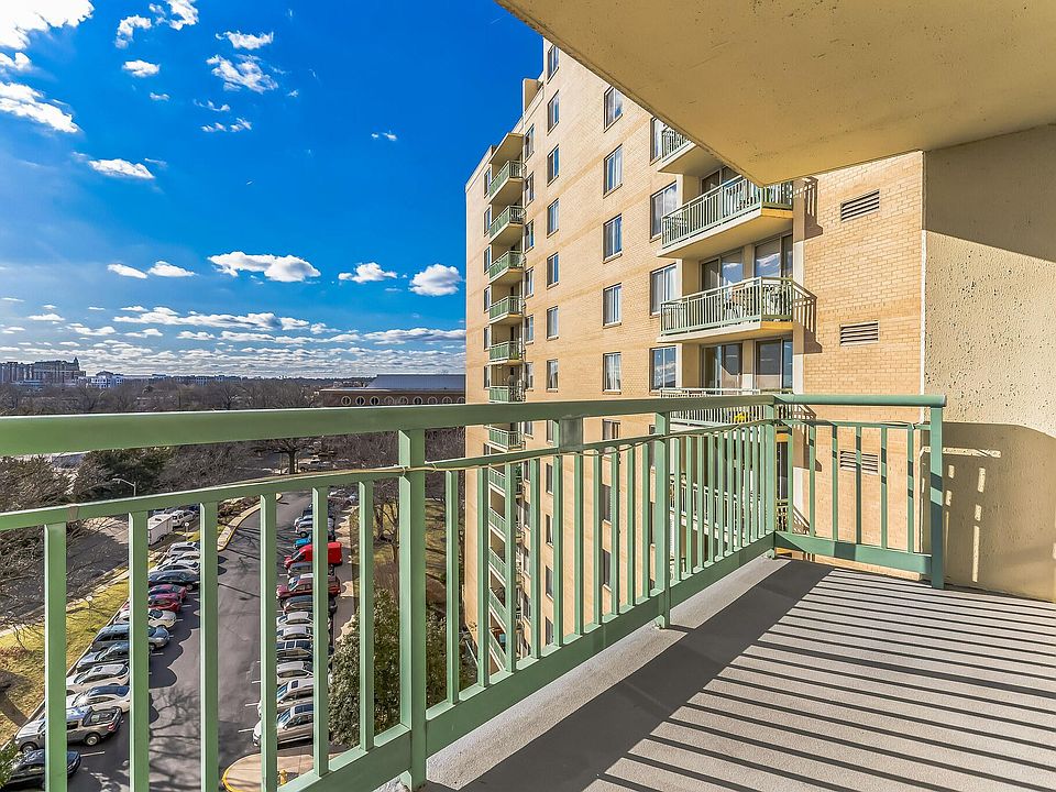 1st image of 501 Slaters Ln APT 702