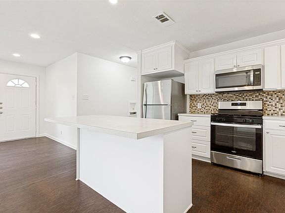 5th image of 10303 Sylvia Dr
