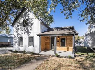 206 W Kaskaskia St, Paola, KS 66071