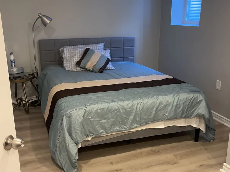 27 E Dills Cres #BASEMENT — Photo 4