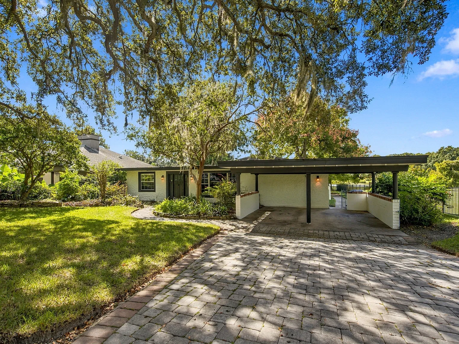 3 bed, 2.5 bath, 2196 sqft, $4,100 — Photo 3