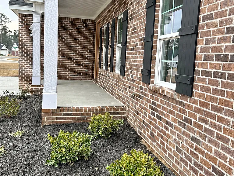 831 Sharpe Dr — Photo 2