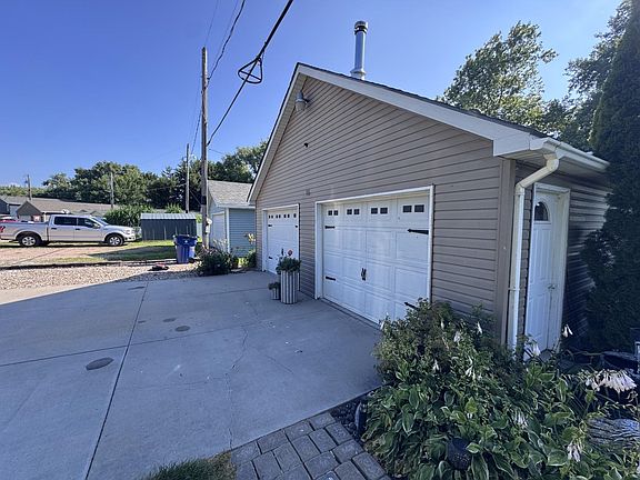 3rd image of 16 NE Cove Dr #9