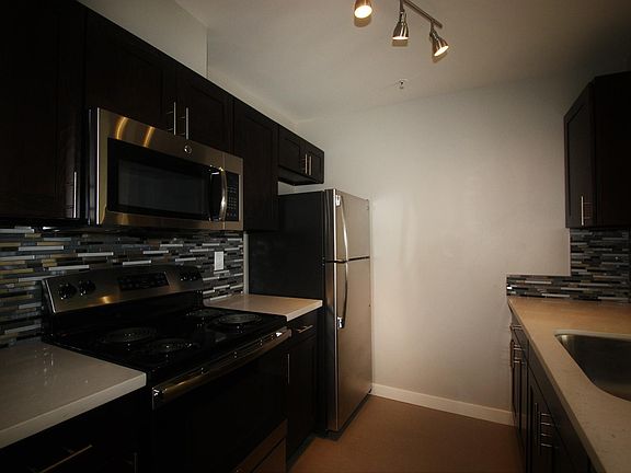 5th image of 2572 Gilman Dr W