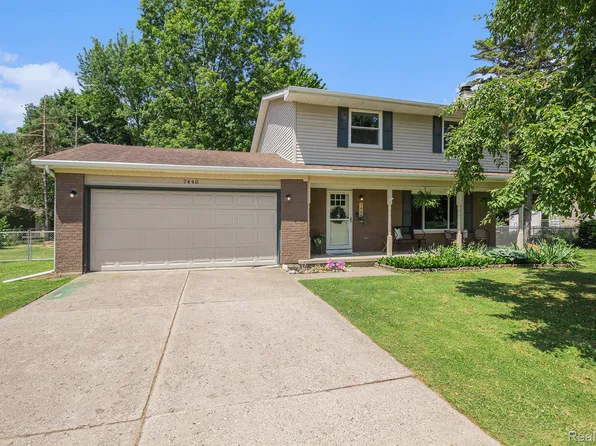 7440 Grandwood Dr, Swartz Creek, MI 48473