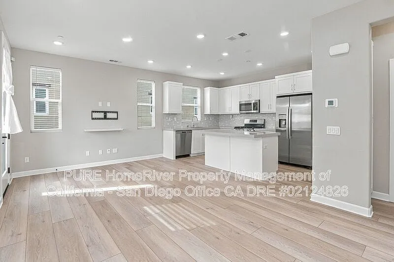 2 bed, 2.5 bath, 1235 sqft, $3,395 — Photo 4