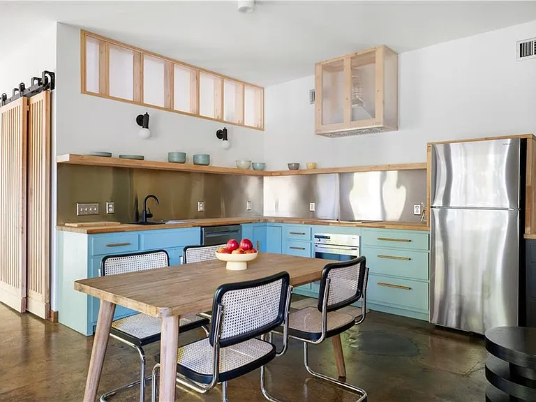 515 Claire Dr NE — Photo 4