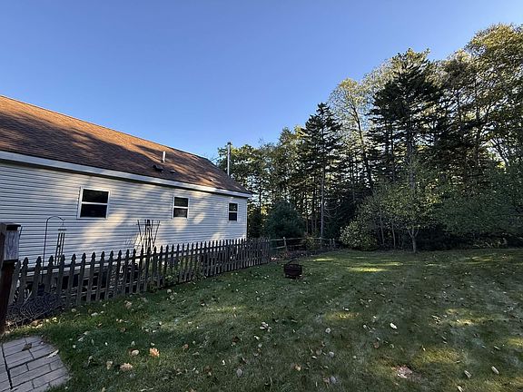 3rd image of 407 Waldoboro Road