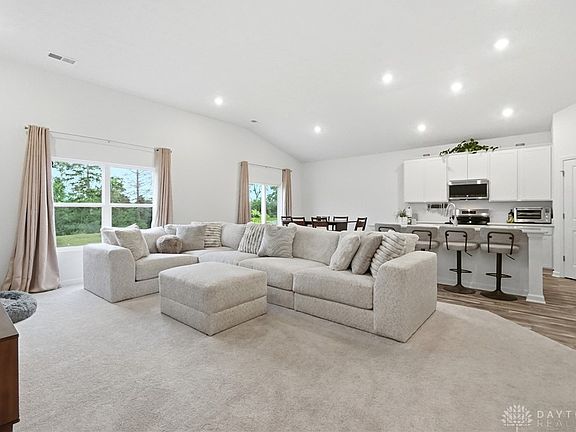 3rd image of 137 Evergreen Way
