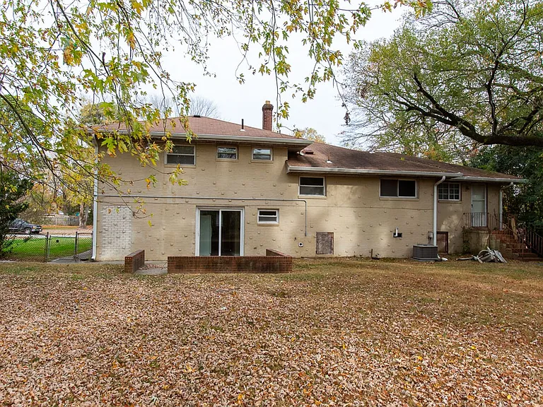 10 Warren Dr — Photo 5