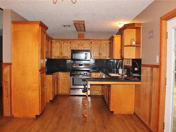 3rd image of 1124 Front St