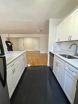 5th image of 142-07 Hoover Ave #218