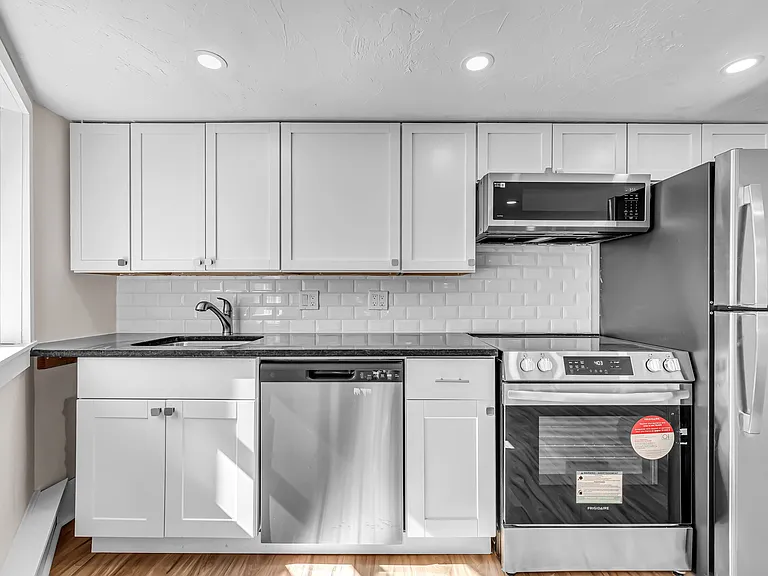 465 E 8th St #1 — Photo 7