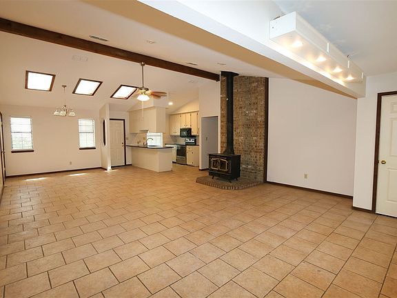 4th image of 19066 Pinedale Cir