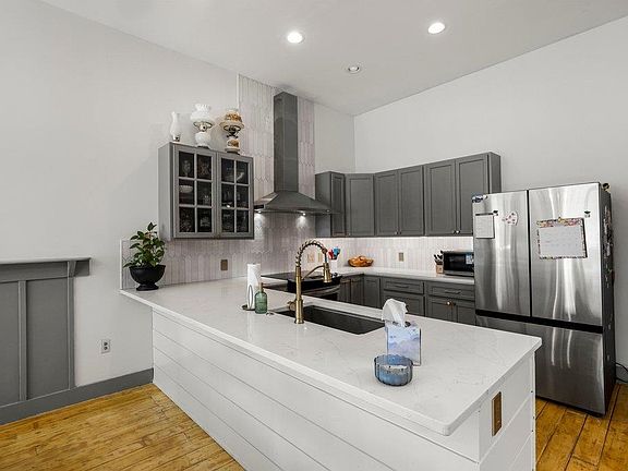 4th image of 403 W Main Street