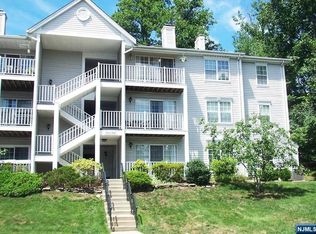 956 Juniper Way, Mahwah, NJ 07430