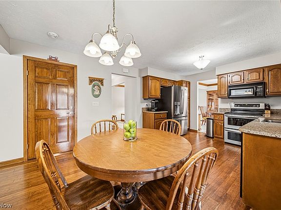 4th image of 9602 Lasalle Ln