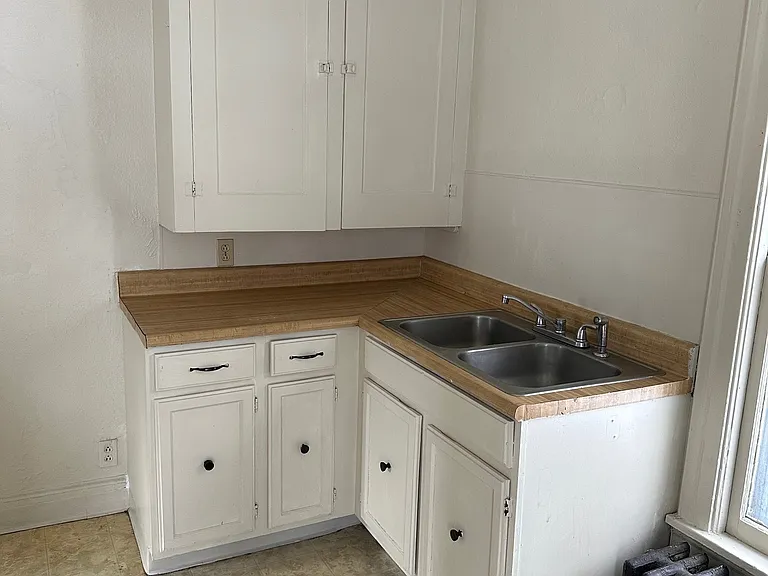 27 Duane Ave #2 — Photo 7