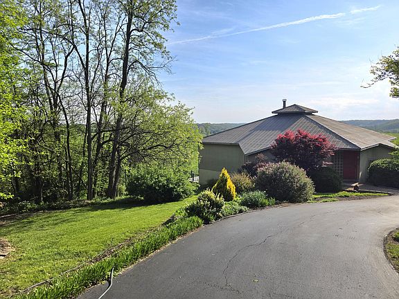 4th image of 1028 Pin Oak Dr