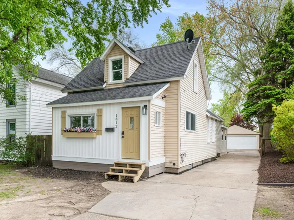 1312 Crosby St NW, Grand Rapids, MI 49504