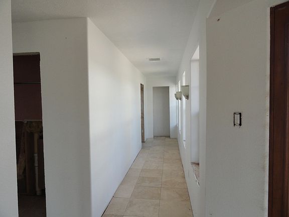 5th image of 138 Marigold Ave