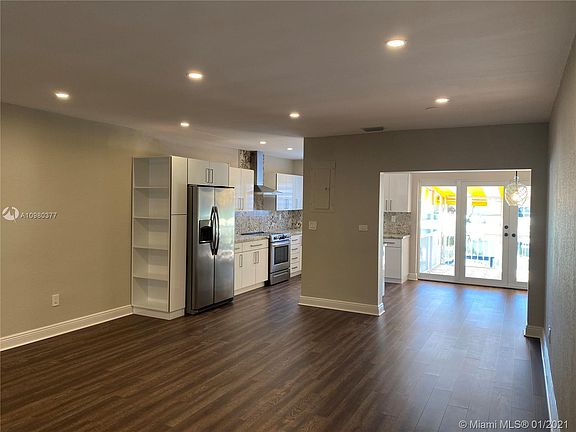5th image of 7156 Laurel Ln #7156
