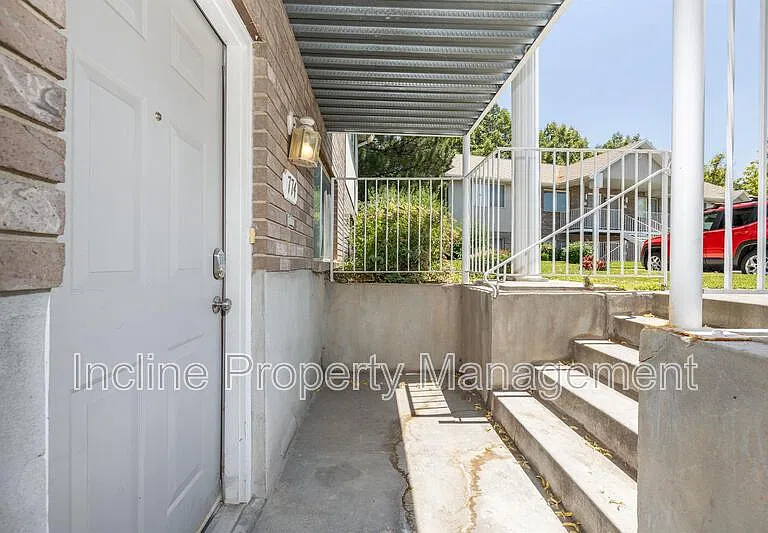 758 N 1060 W — Photo 14