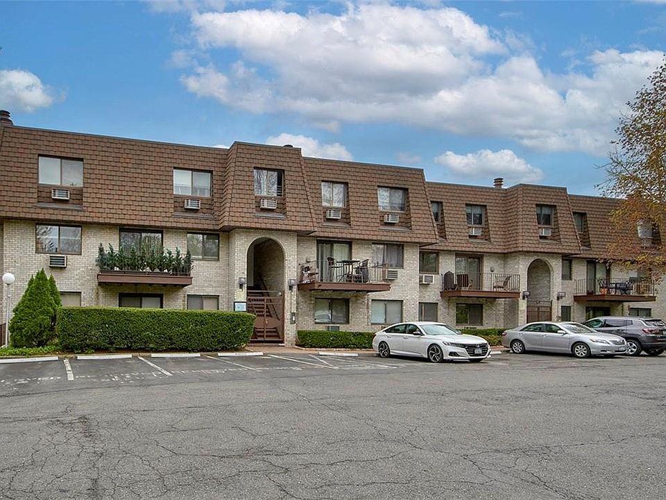 1st image of 89 N Broadway #222