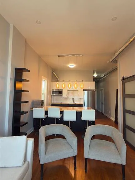 1154 Wyandotte St E #2 — Photo 6