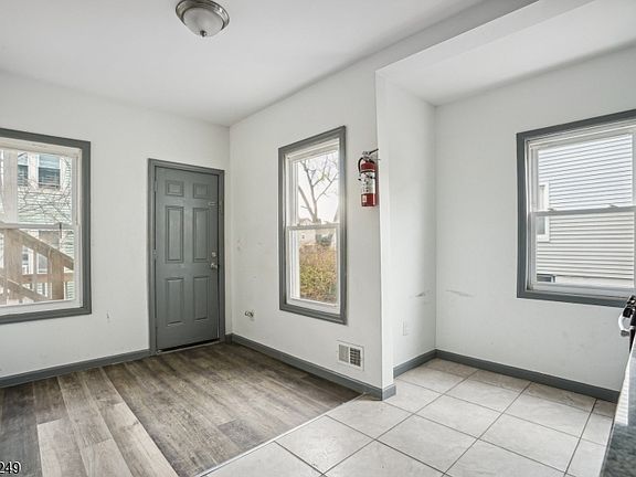 5th image of 143 Valley Rd #1R