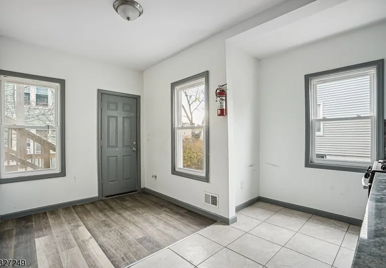143 Valley Rd #1R — Photo 5